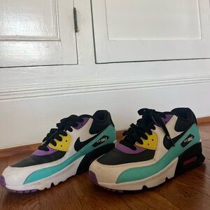 Nike Airmax
Youth/mens 6
Women’s 7.5